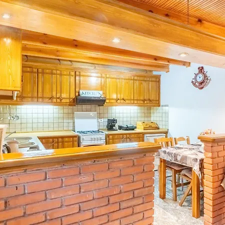 Ferienhaus Sinarades Village House *
